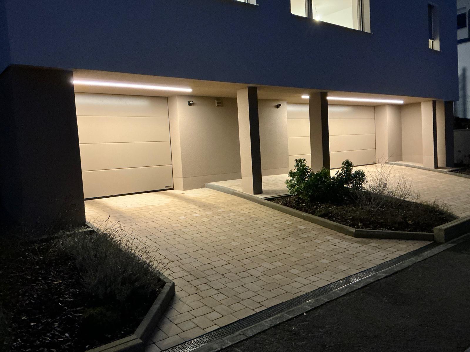 Éclairage LED extérieur garage