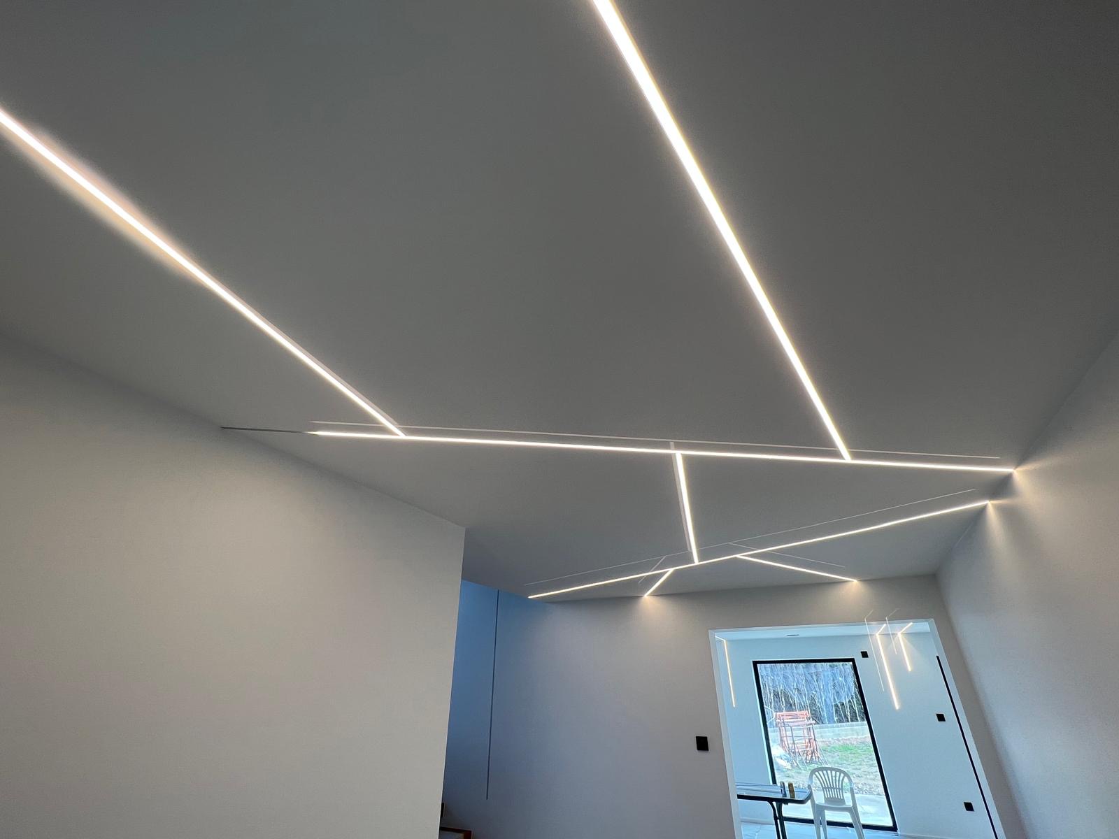 Profilés LED encastrés au plafond